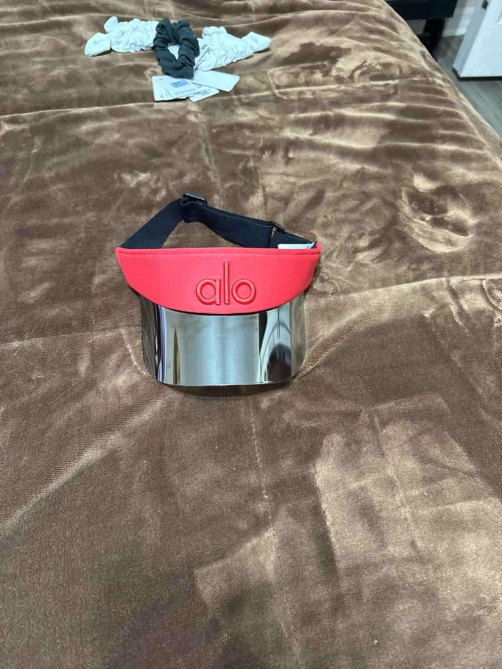 ALO Yoga Red and Black Visor with Embossed Logo - Picture 4 of 9